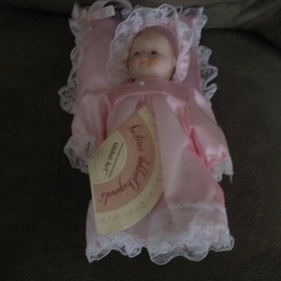 Goebel 1989 Doll . Victoria Ashley Originals - Picture 2 of 5